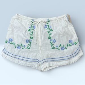 Arizona Jean Company Cream High Waist Shorts with Blue and Green Floral Design M